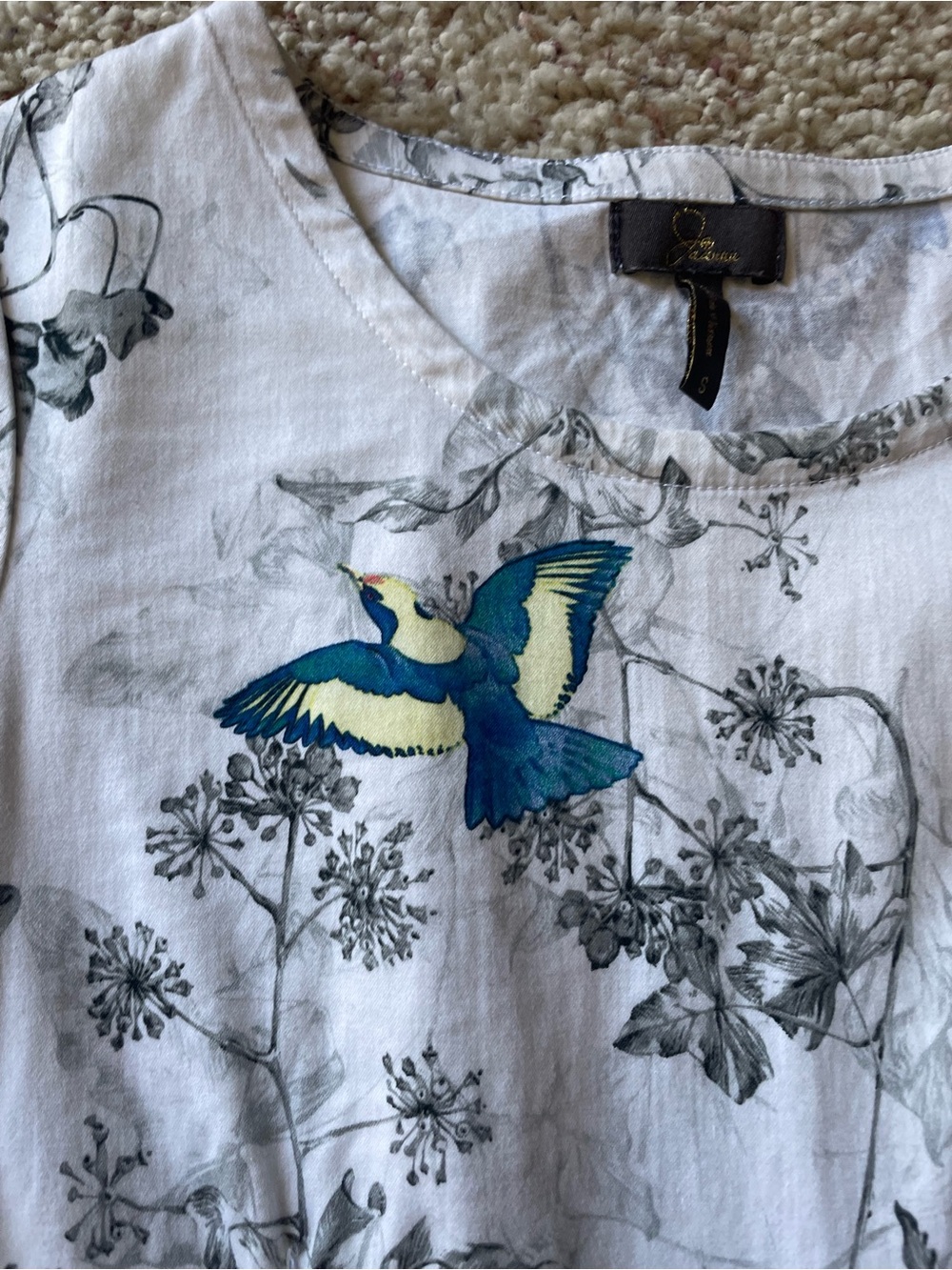 JAANUU Humming Bird Print Top Size Small